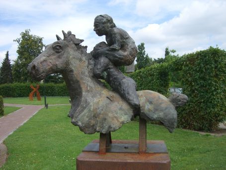 Rees : Am Bär, Skulpturenpark, Skulptur "Mythisch Paard No 8", von Anita de Baaij, Oss, NL